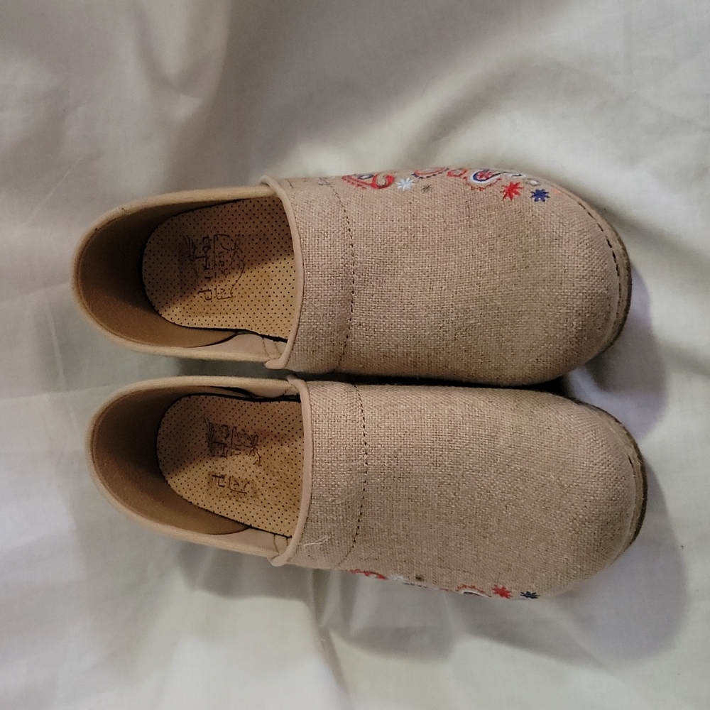 Clogs